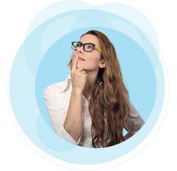 Teaser FAQ blau Kreise Frau mit Brille in fragender Position